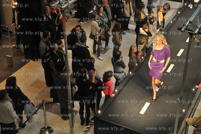 Pokaz mody w centrum handlowym Galeria Bałtycka w...