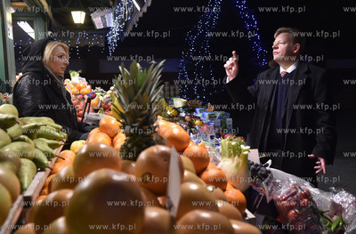 Świąteczne zakupy na Hali Targowej w Gdańsku. Zewnętrzne...