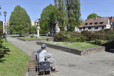 Gdańsk. Okolice ul. Wodopój. Skwer i pomnik Jana...