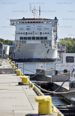 Kanał portowy Portu w Gdańsku. Nz. prom Wawel  24.05.2018...