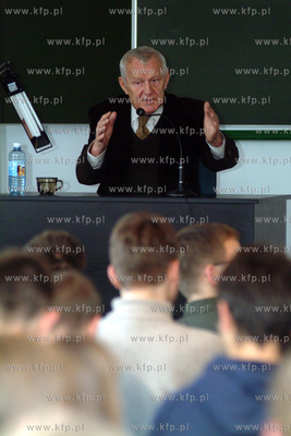 Mieczyslaw Rakowski - ostatni premier PRL , podczas...