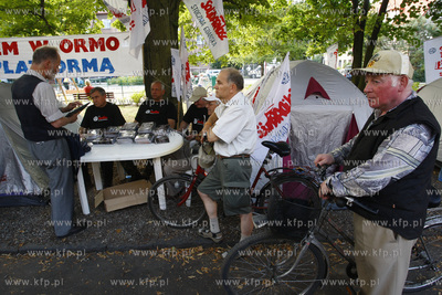 Sopot. Kilkudziesieciu zwiazkowcow ze stoczni Gdansk...