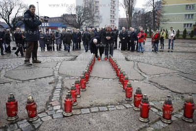 Gdansk. Pomnik Poleglych Stoczniowcow. Stoczniowcy...