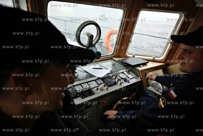 Do gdyńskiego portu wpływają okręty wojenne, które...