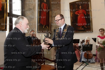 Gdansk. Ratusz Glownomiejski. Uroczystosc wreczenia...