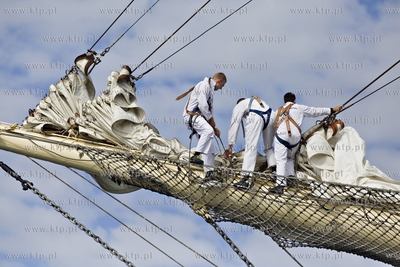 Powrót żaglowca Dar Młodzieży z
ostatniej, tegorocznej,...