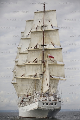 Powrót żaglowca Dar Młodzieży z
ostatniej, tegorocznej,...