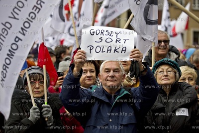 Gdańsk. Długi Targ. Demonstracja przeciwko rządom...