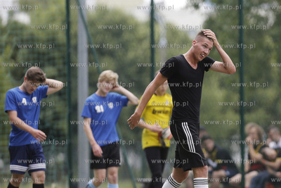 Gdansk Zaspa. Pilkarski turniej dzikich druzyn Do przerwy...