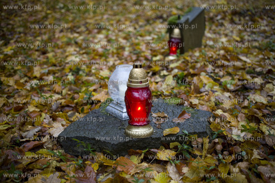 Dzień Wszystkich Świętych. Cmentarz ewangelicki...