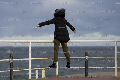 Silny wiatr w Gdańsku Brzeźnie.
27.12.2016
fot....