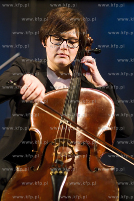 Opera Bałtycka. Opera TU  ! TU ! Choć cztery struny...