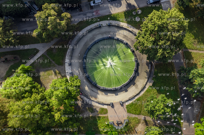 Dziewczynka z parasolką - Fontanna Guntera Grassa...