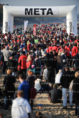 Gdansk. Plaza w Brzeznie. Gdansk Biega 2011.
Na start...