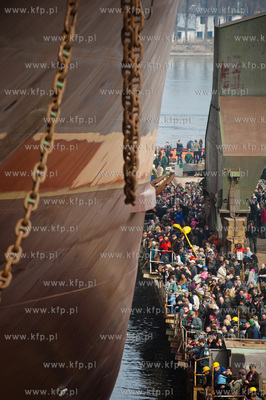 Stocznia Gdansk. Pochylnia B1. Wodowanie promu pasazersko...
