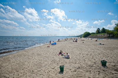 Gdynia. Niedzelne, sloneczne popoludnie na plazy w...