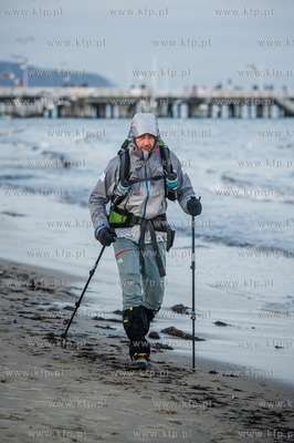 Sopot. Piaskiem w raka - charytatywny marsz brzegiem...