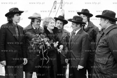 Podniesienie bandery na drobnicowcu Polskich Lini Oceanicznych...