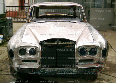 Rolls Royce z 1968 roku restaurowany w warsztacie blacharskim...