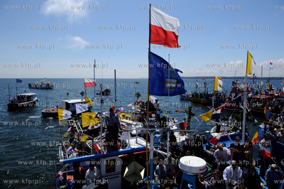 Morska Pielgrzymka Rybakow na lodziach na odpust sw....