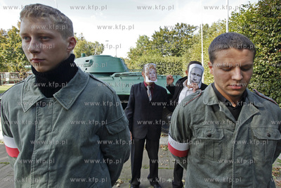 Gdansk, al. Grunwaldzka. Happening Pomorskiego Okregu...