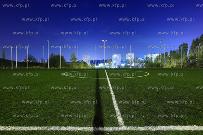 Boisko noca w Gdansku Oruni przy Zespole Ksztalcenia...