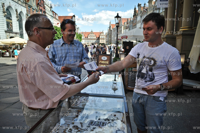 Akcja promocyjna Mlodych Demokratow na rzecz wsparcia...