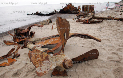 Kolobrzeg. Wrak parowca z 1910 roku wydobyli kolobrzescy...