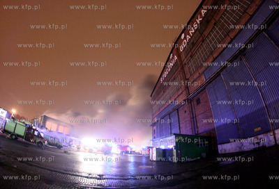 Gdansk. Pozar znajdujacej sie na terenie Stoczni Gdanskiej...