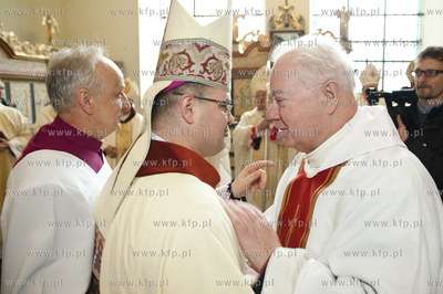 W Bazylice katedralnej w Pelplinie świecenia biskupie...