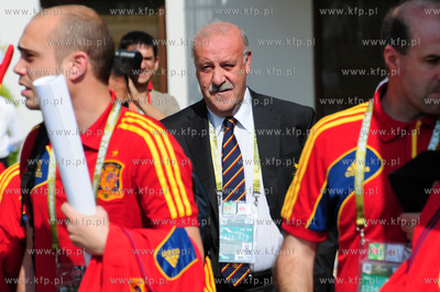 Hiszpanscy pilkarze wyjezdzaja z Hotelu Gdansk na mecz...