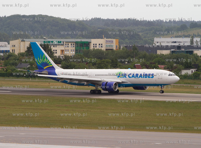 Gdansk, Rebiechowo. Airbus A330 linii Ari Caraibes...