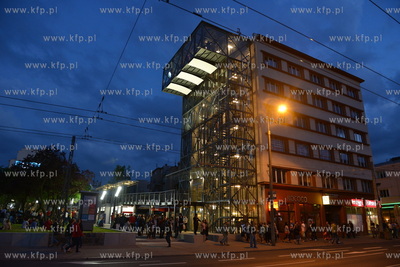 W Śródmieściu Gdyni został otwarty InfoBox, nietypowa...