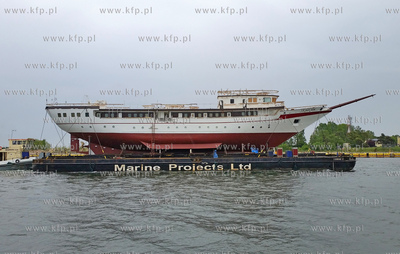 Transport kadluba do portu wewnetrzego w Gdansku szkolnego...