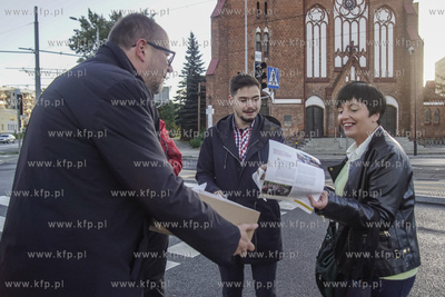 Paweł Adamowicz i kandydaci do rady miasta z komitetu...