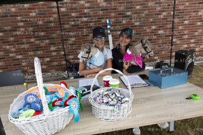 Zawody PONY CUP 2023 HOBBYHORSE przed Urzędem Gminy...