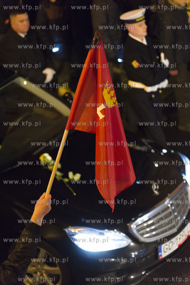 Gdańsk. Przemarsz konduktu żałobnego z trumną zamordowanego...