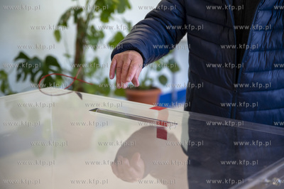 Wybory prezydenckie 2025 w Sopocie. Głosowanie w lokalu...