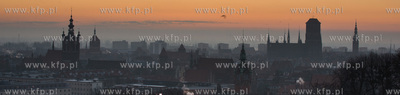 Widok z Gory Gradowej na Gdansk o wschodzie Slonca.27.12.2014fot....