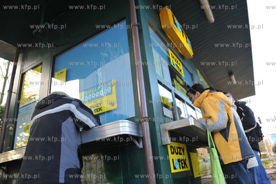 Kumulacja w Duzym Lotku. Kolektura na Targu Rakowym...