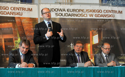 Uroczyste podpisanie umowy na budowe Europejskiego...