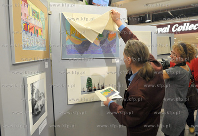 Wystawa w GCH Manhattan we Wrzeszczu. "Fotorysowanie....