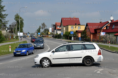 Zukowo na Kaszubach. Sklepy, zaklady uslugowe na ul....