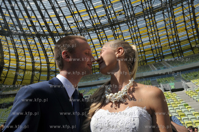 Slub na stadionie PGE Arena w Gdansku. Inga Szwarc...