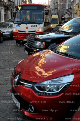 Linia autobusowa 100, ktora mieszkancy i turysci moga...