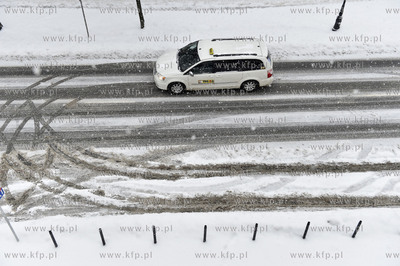 Zima i opady śniegu na ul. Podwale Staromiejskie w...