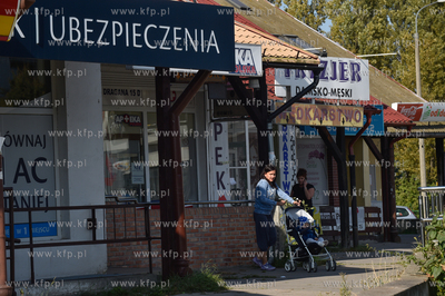 Gdańsk Chełm. Pawilony handlowe na ul. Marcina Dragana...