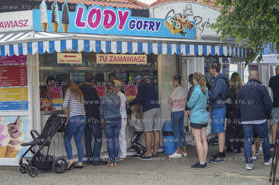 Gdańsk Brzeźno. Mała gastronomia, lody przy wejściu...
