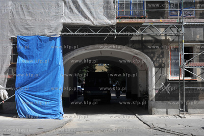 Remont kamieniczek na ulicy Ogranej w Gdańsku. 13.08.2015...
