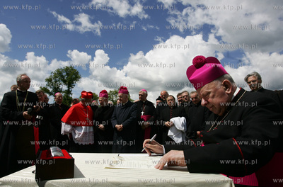 Wizyta kard. Stanislawa Dziwisza w Pelplinie, gdzie...